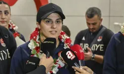 Türkiye Avrupa i̇kincisi oldu, şampiyonlar çiçeklerle karşılandı!