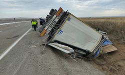 Kulu'da TIR devrildi!