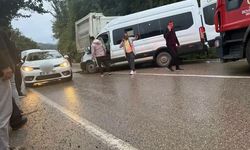 İçinde çok sayıda öğrencinin olduğu minibüsle kamyon çarpıştı! Ölü ve yaralılar var...