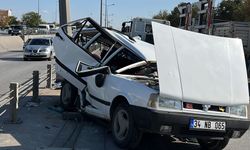 Refüje çarpan Tofaş hurdaya döndü