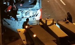 Otobüs üst geçit asansörüne çarptı! Çok sayıda yaralı var…