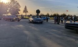 Klasik otomobil tutkunları Beyşehir gölü kıyısında buluştu!