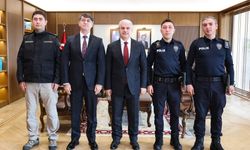Konya'da kayıp Alzheimer hastasını kurtaran polis memurlarına ödül verildi