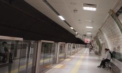 İstanbul metrosunda panik anları: M5 hattında patlama sesleri sonrası seferler durduruldu!