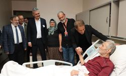 Sanatçı Mustafa Yıldızdoğan Konya’da hastalara moral oldu!