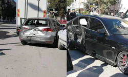 Yol kenarında bekleyen araca çarptı, 3 kişi yaralandı