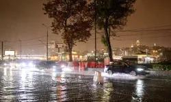 İstanbul'da sağanak felaketi: Ünlü isimler stüdyoda mahsur kaldı