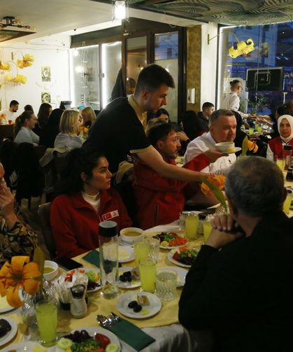 Türk Kızılay'dan gönüllü iftarı