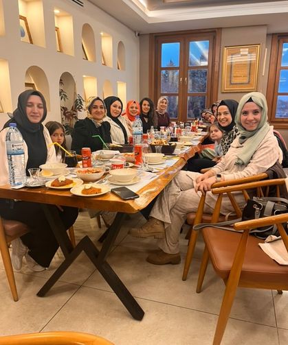 Naturel Yaşam Anaokulu eğitimcileri iftarda yaptı
