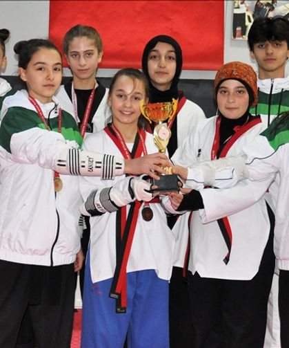 Yeşilayın başarılı sporcu kızlarının hedefi milli formayı giymek