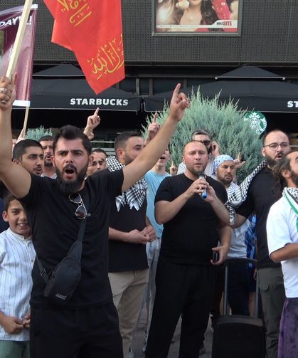 Konya’da Starbucks önünde İsrail protestosu