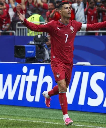 Amerika'da Portekiz rüzgarı: Cristiano Ronaldo şov yaptı, Özbekistan dağıldı