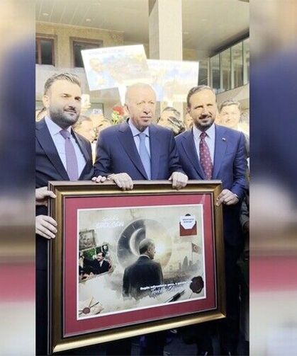 İstanbul’da duygusal buluşma: Gençlerden Cumhurbaşkanı Erdoğan’a ağlatan babalar günü sürprizi!