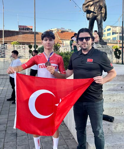 Genç pedal Vedat Emre Söker uluslararası arenada podyuma çıktı!