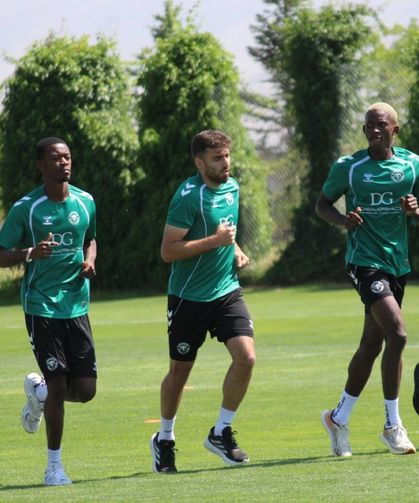 Konyaspor’dan geleceğe yatırım: İki genç yetenekle imzalar atıldı