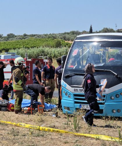 Midibüs ile panelvan çarpıştı! Feci kazada 1 kişi hayatını kaybetti