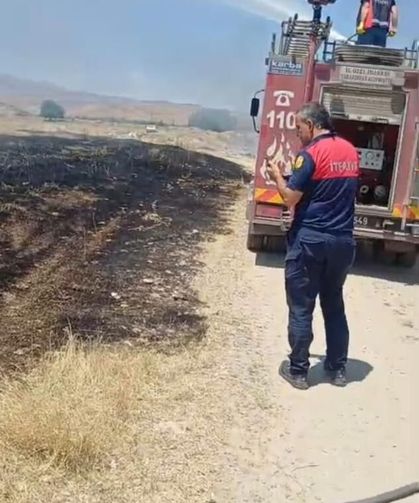 Korkutan yangın! Alevler tarım arazilerine ulaşmadan kontrol altına alındı