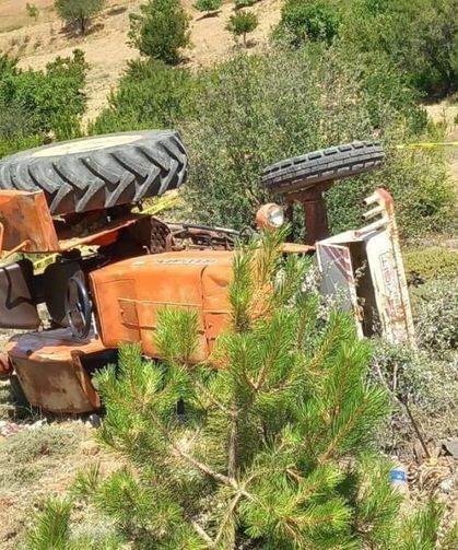 Karaman'da feci traktör kazası! Devrilen aracın altında kalan sürücü hayatını kaybetti