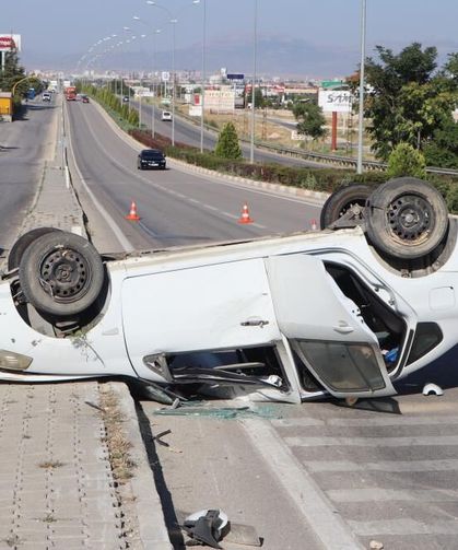 Karaman’da feci kaza! Kontrolden çıkan otomobil takla attı, aynı aileden 5 kişi yaralandı