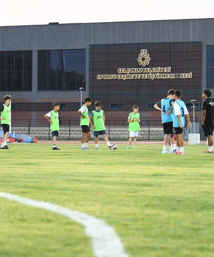 Selçuklu Belediyespor'da geleceğin yıldızları sahaya çıktı! Altyapı seçmelerinde büyük heyecan