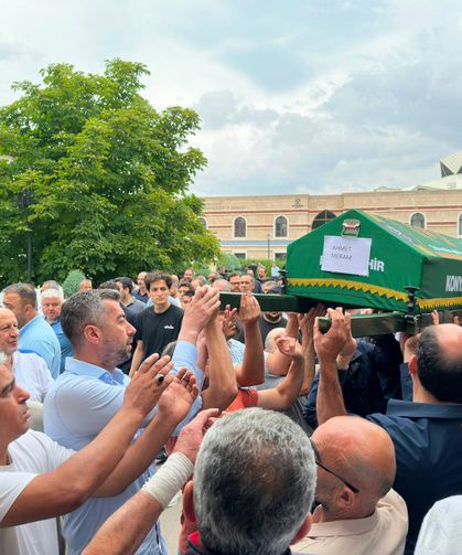 Merhum Meram dualarla defnedildi