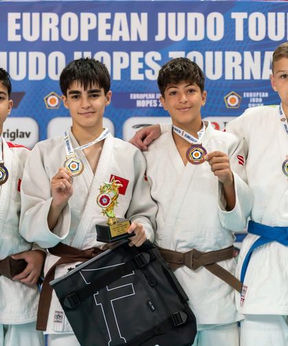 Minderde Konya rüzgarı esti: Genç judocular Avrupa arenasını salladı!