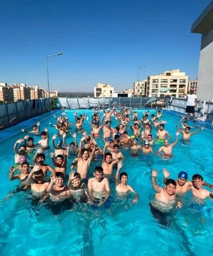 Konya’da minikler hem serinliyor hem öğreniyor!