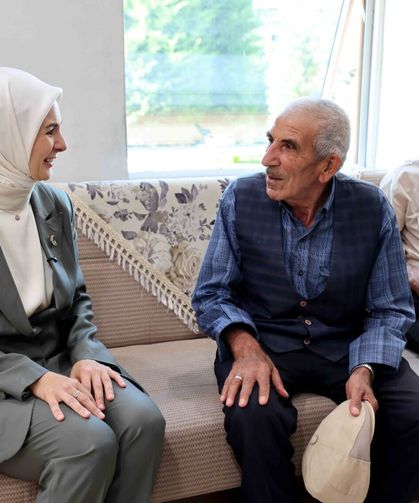 Konya'da anlamlı buluşma: Bakan Göktaş Çelebi Mahalle Konağı'nda asırlık çınarlarla bir araya geldi!