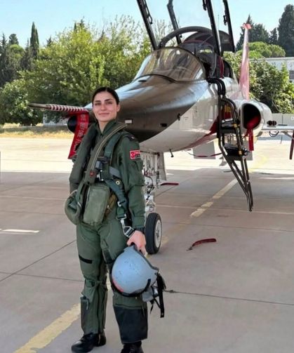 Konya'nın gururu: Karapınarlı ilk kadın pilot!