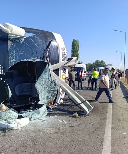 Antalya’ya giden otobüs devrildi: 22 yaralı!