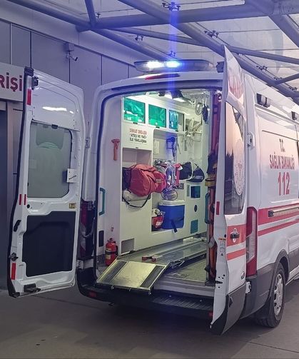 Beyşehir’de kontrolden çıkan motosiklet devrildi: 2 kişi hastaneye kaldırıldı