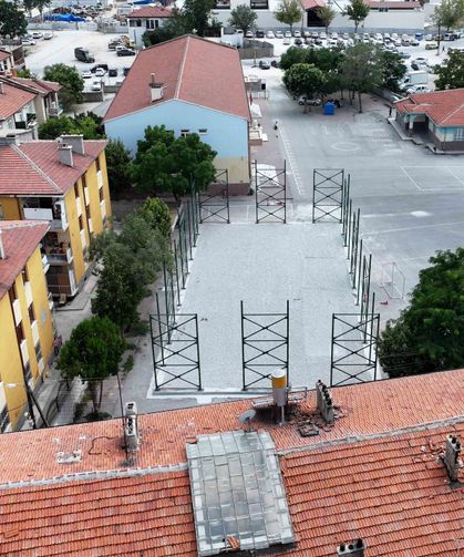 Karatay’da gençlerin yüzünü güldüren spor yatırımı: 14 halı saha aynı anda yükseliyor