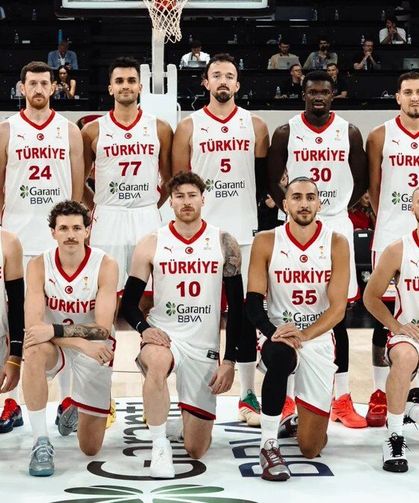 12 Dev Adam'dan tarihi galibiyet!