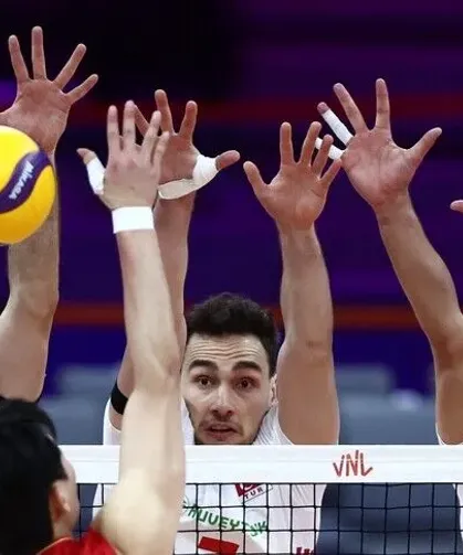 Son set yürekleri ağza getirdi! Erkek milli voleybol takımımız bronz i̇çin sahaya çıkıyor