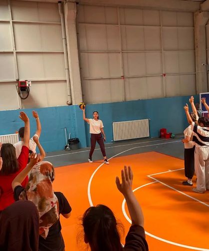 Konya Çocuk Evleri Sitesi’nde voleybol heyecanı başladı!
