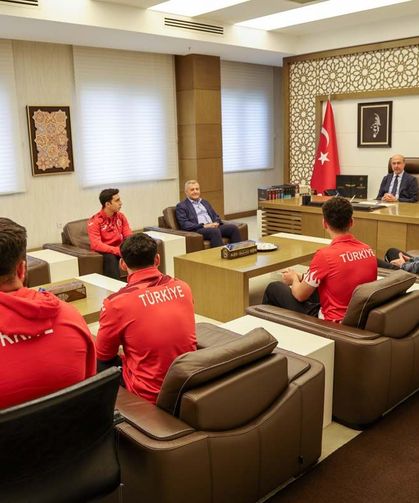 Başkan Pekyatırmacı derece yapan sporcularını ağırladı