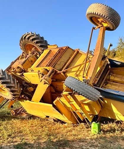 Tarım aracı yoldan çıkarak tarlaya devrildi: Sürücü hastaneye kaldırıldı