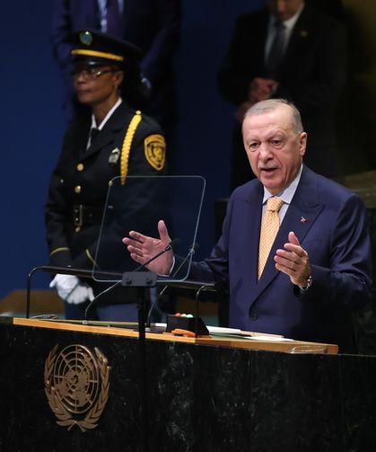 Cumhurbaşkanı Erdoğan'dan tarihi konuşma! Salon ayağa kalktı...
