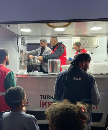 Seydişehir’de yürekleri ısıtan dayanışma: Türk Kızılay’ından sıcak yemek ikramı!