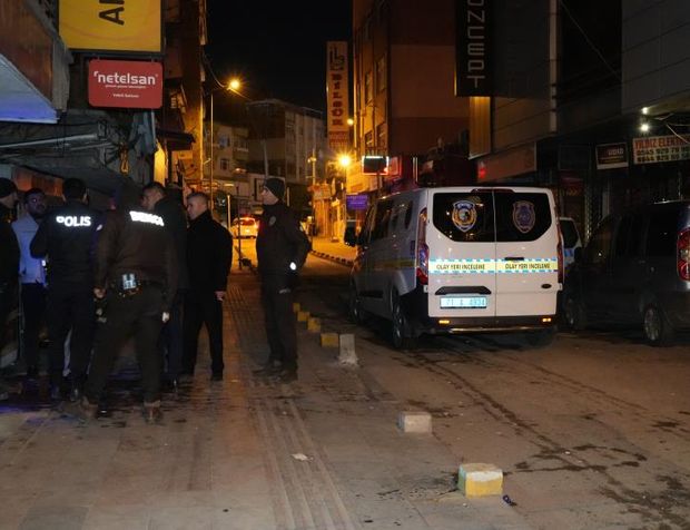 Çatıdan çatıya atlarken 3. kattan düştü