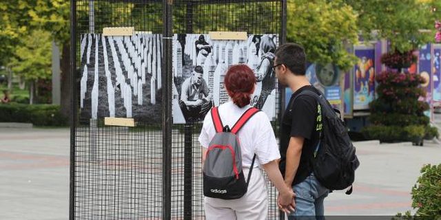 Srebrenitsa şehitleri için fotoğraf sergisi açıldı