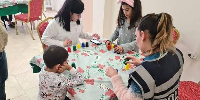 Depremzede çocuklara psikolojik destek veriliyor