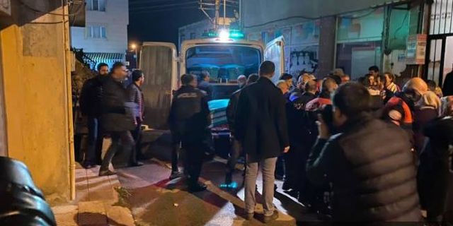 Annesini öldürüp çatıdan atlayan şahıs hastanede hayatını kaybetti