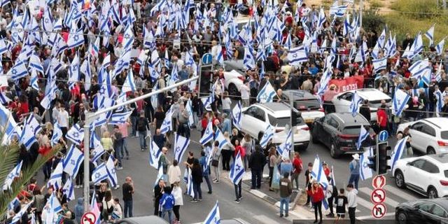 İsrail'de Netanyahu hükümetine karşı "sivil itaatsizlik günü" eylemleri yapılıyor