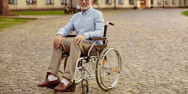 Müge Anlı Akülü ve Manuel Tekerlekli Sandalye Bağışı