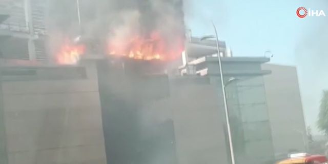 İstinye'de bulunan bir AVM'de yangın çıktı