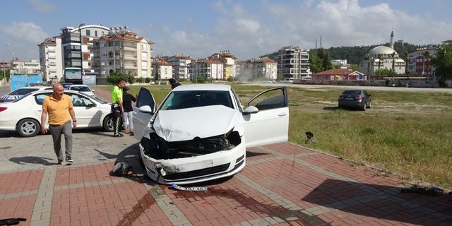 Test etmek istediği aracı hurdaya çevirdi