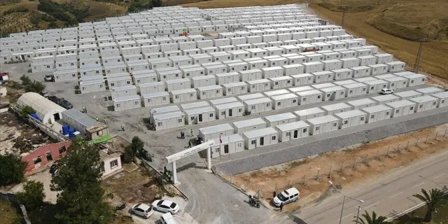 Adana'da depremzedeler için kurulan konteyner kentte yaşam başladı