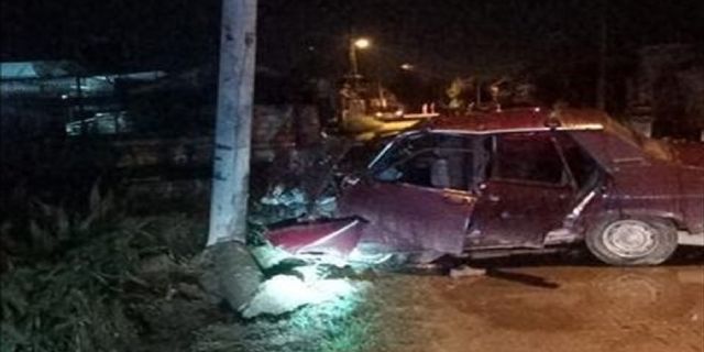 Aydın'da otomobil elektrik direğine çarptı: 5 yaralı