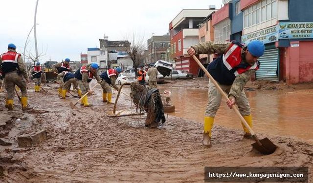 Şanlıurfa'da selden etkilenen Karakoyun Deresi civarı temizleniyor